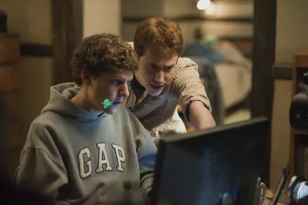 um dos 7 filmes para relaxar no seu domigo de folga :Foto do Zuckemberg no filme a Rede Social.